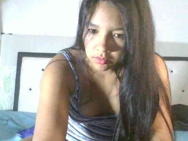 EmelyWhitte webcam