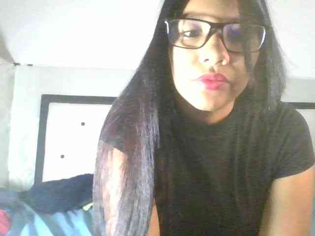 EmelyWhitte webcam