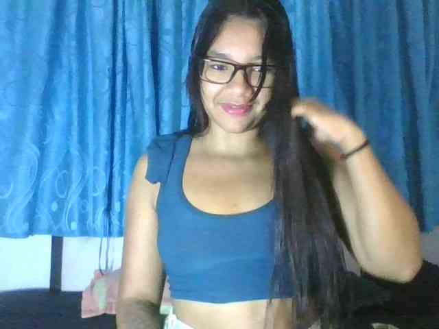 EmelyWhitte webcam