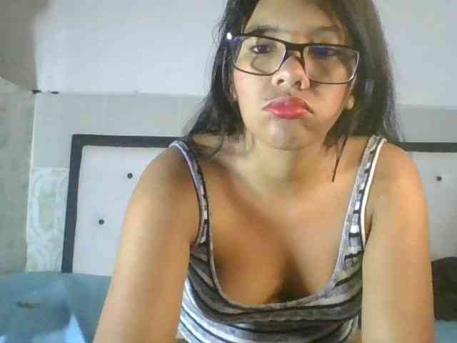EmelyWhitte webcam