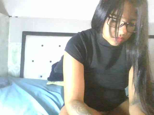 EmelyWhitte webcam
