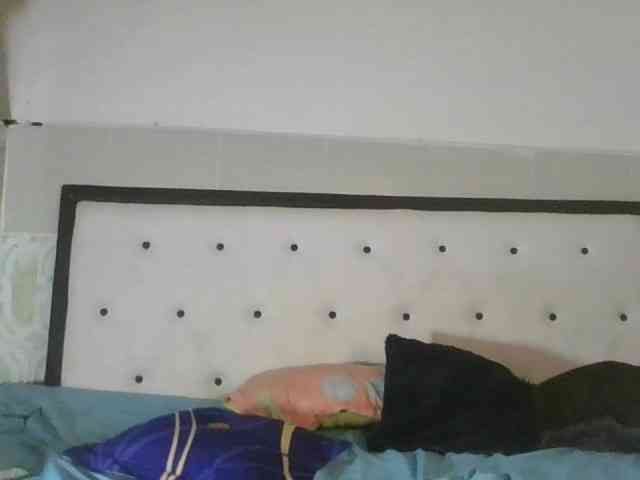 EmelyWhitte webcam
