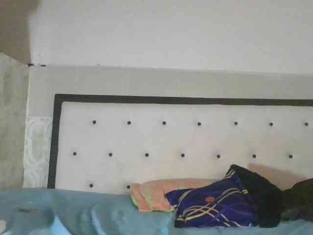 EmelyWhitte webcam