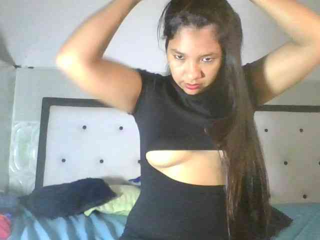 EmelyWhitte webcam