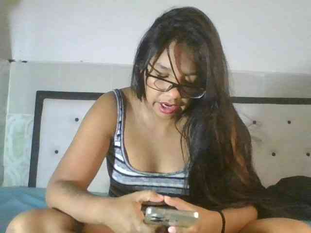 EmelyWhitte webcam