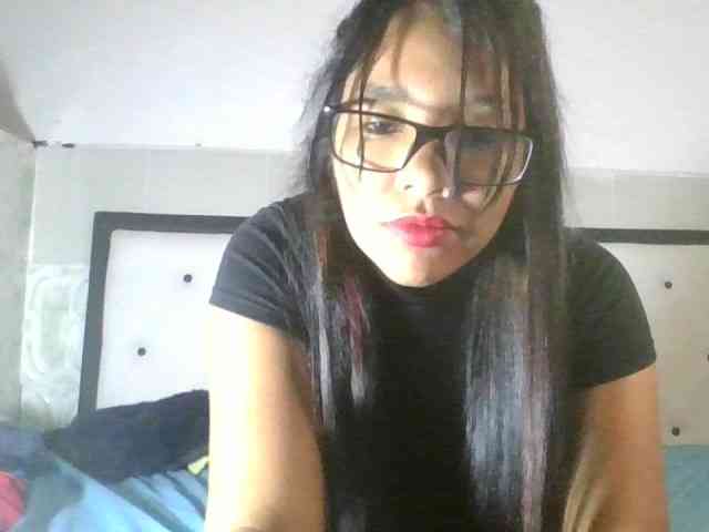 EmelyWhitte webcam
