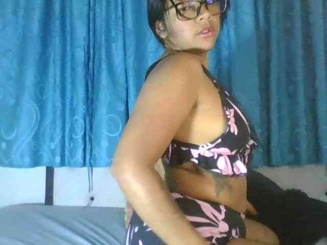 EmelyWhitte webcam