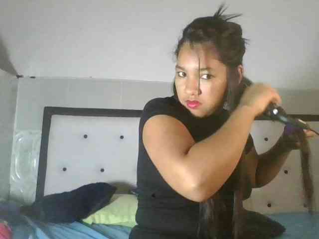 EmelyWhitte webcam