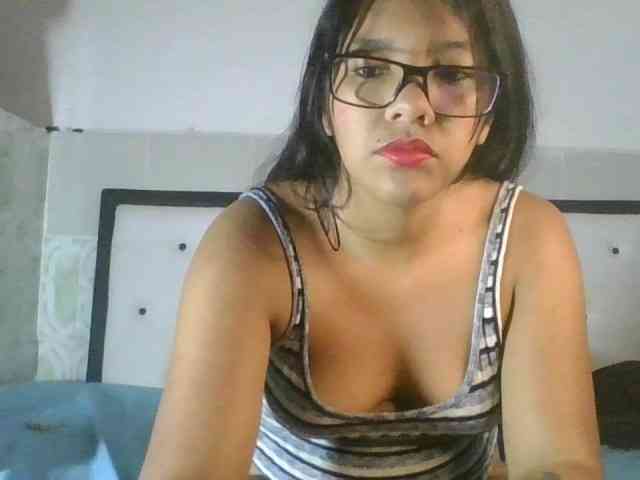 EmelyWhitte webcam