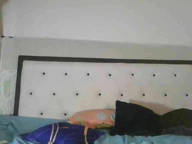 EmelyWhitte webcam