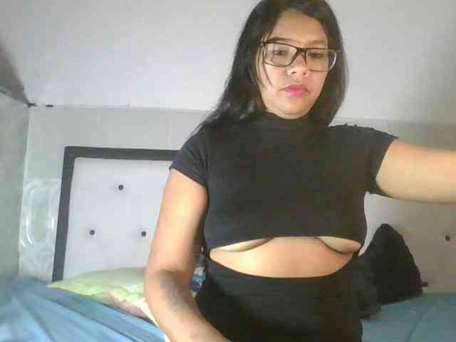 EmelyWhitte webcam