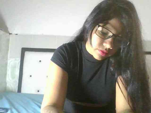 EmelyWhitte webcam