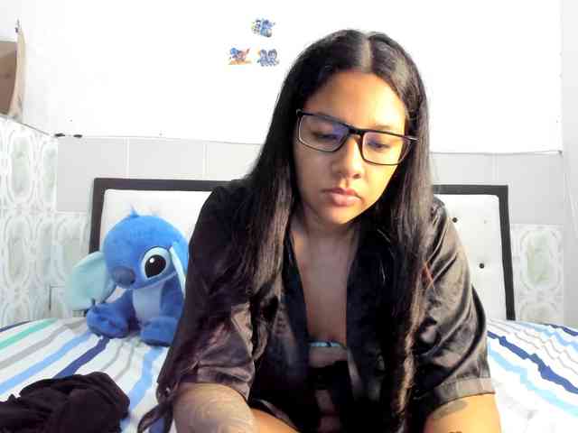 EmelyWhitte webcam