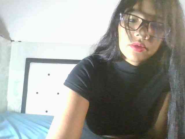 EmelyWhitte webcam