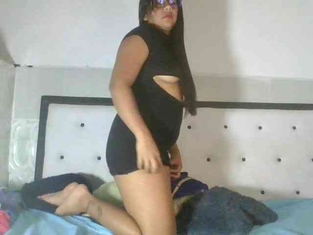 EmelyWhitte webcam