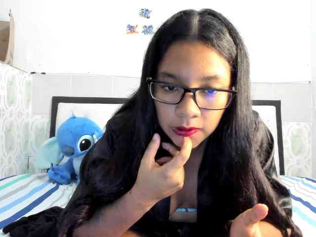 EmelyWhitte webcam