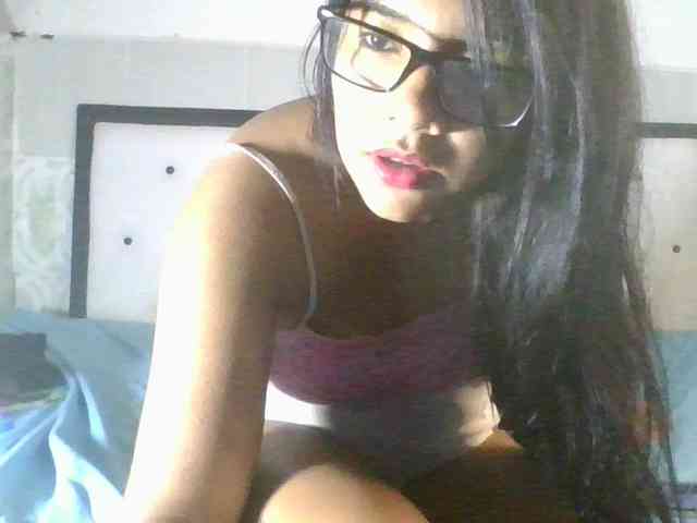 EmelyWhitte webcam