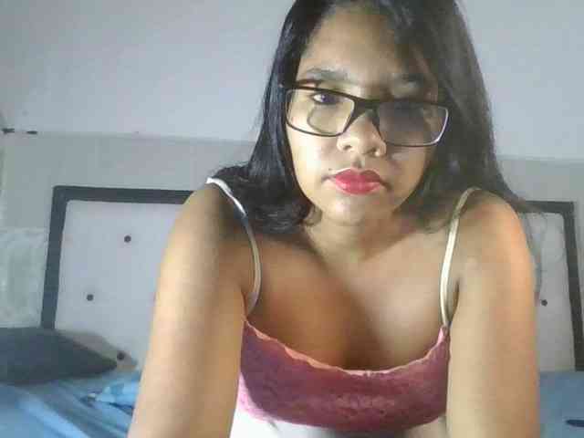 EmelyWhitte webcam