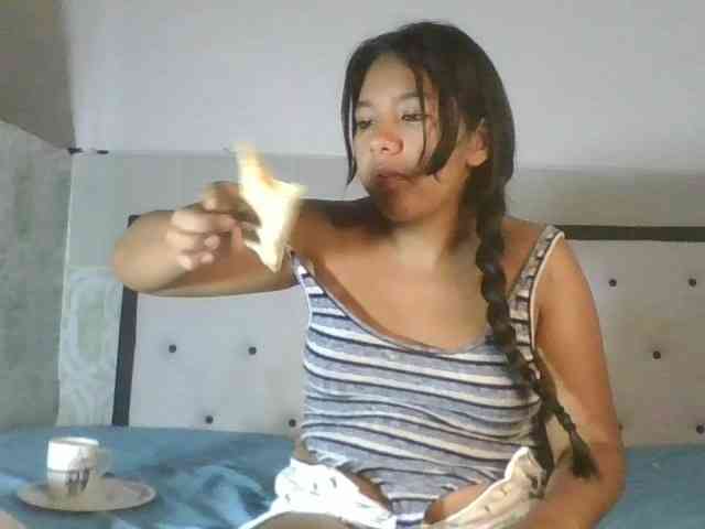 EmelyWhitte webcam