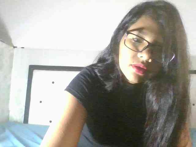 EmelyWhitte webcam