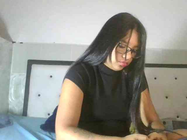 EmelyWhitte webcam