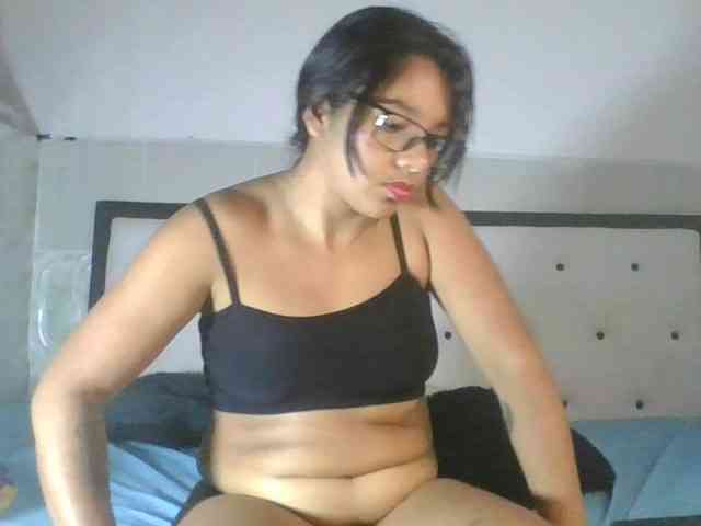 EmelyWhitte webcam
