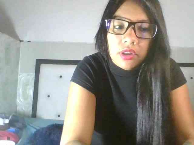 EmelyWhitte webcam