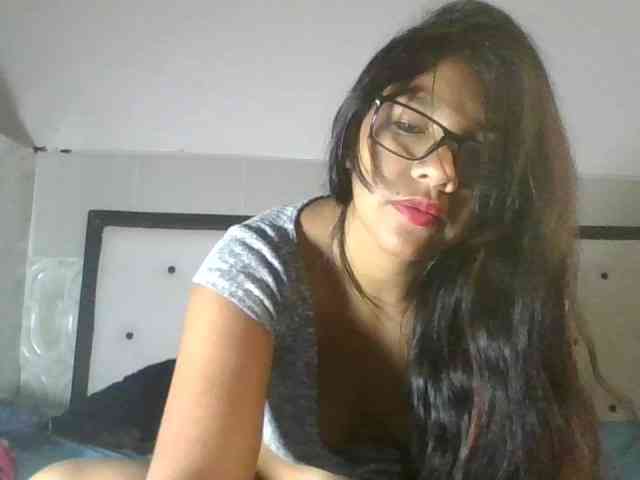 EmelyWhitte webcam