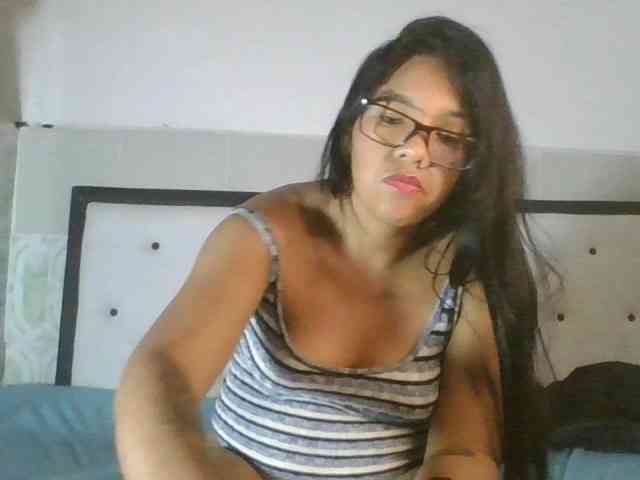 EmelyWhitte webcam