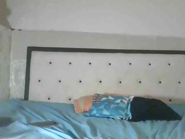 EmelyWhitte webcam