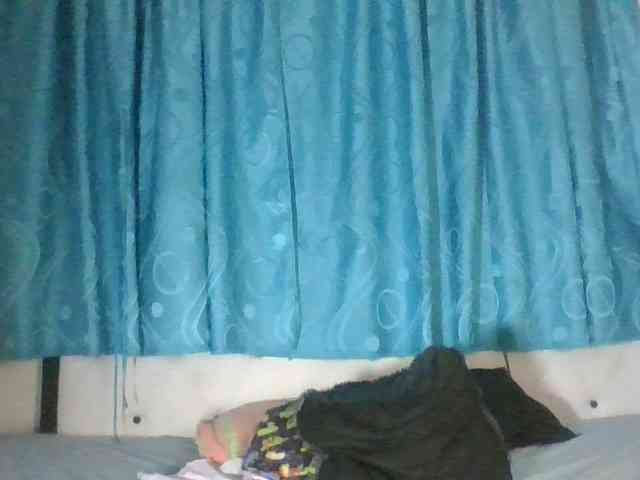 EmelyWhitte webcam