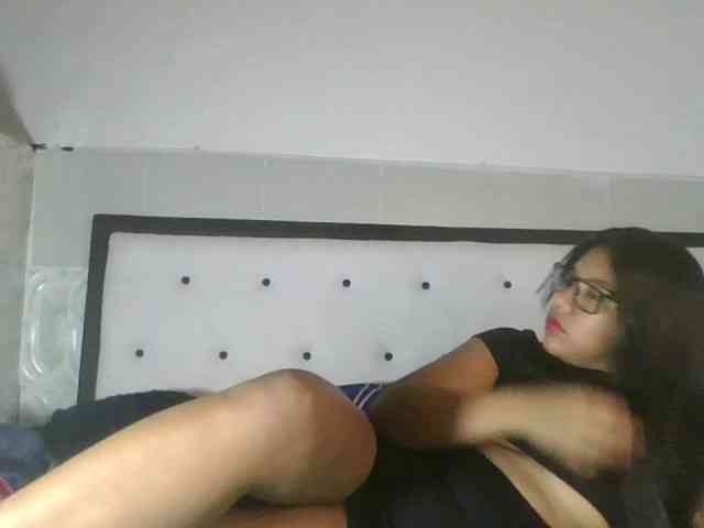 EmelyWhitte webcam