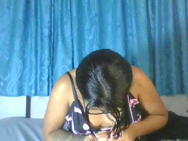 EmelyWhitte webcam