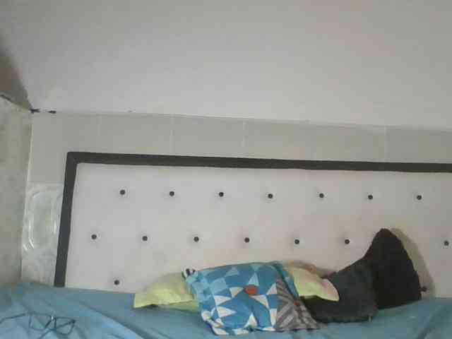 EmelyWhitte webcam