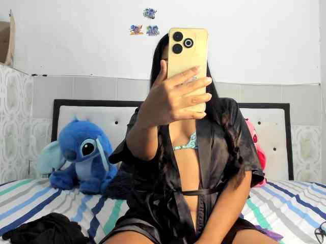 EmelyWhitte webcam