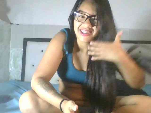 EmelyWhitte webcam