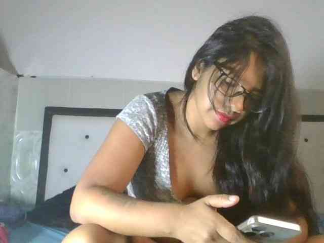EmelyWhitte webcam