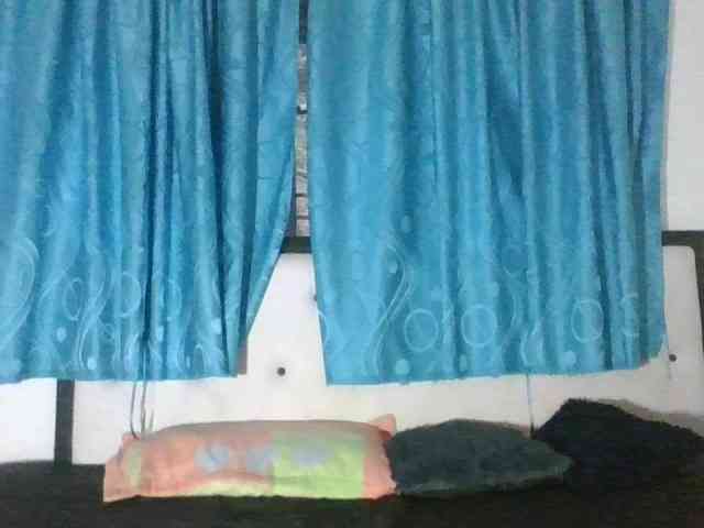 EmelyWhitte webcam