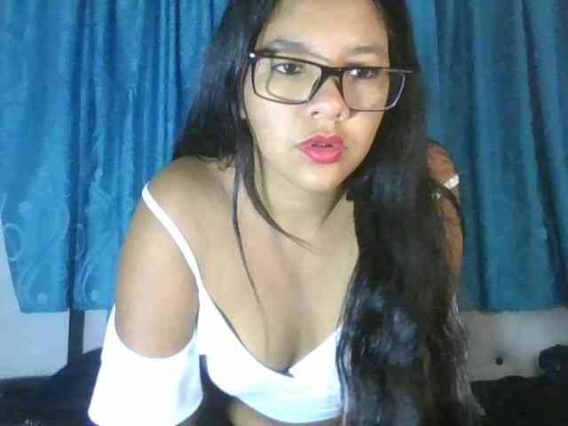 EmelyWhitte webcam