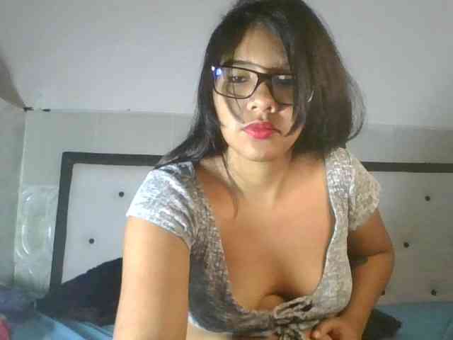 EmelyWhitte webcam