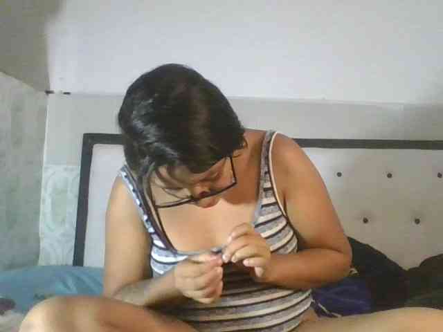 EmelyWhitte webcam