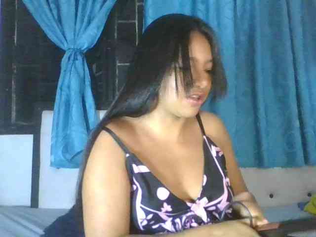 EmelyWhitte webcam