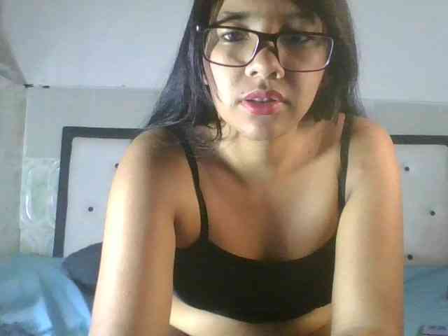 EmelyWhitte webcam