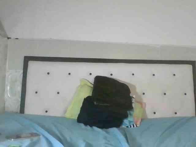 EmelyWhitte webcam