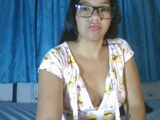 EmelyWhitte webcam