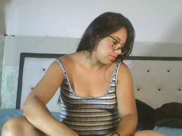 EmelyWhitte webcam
