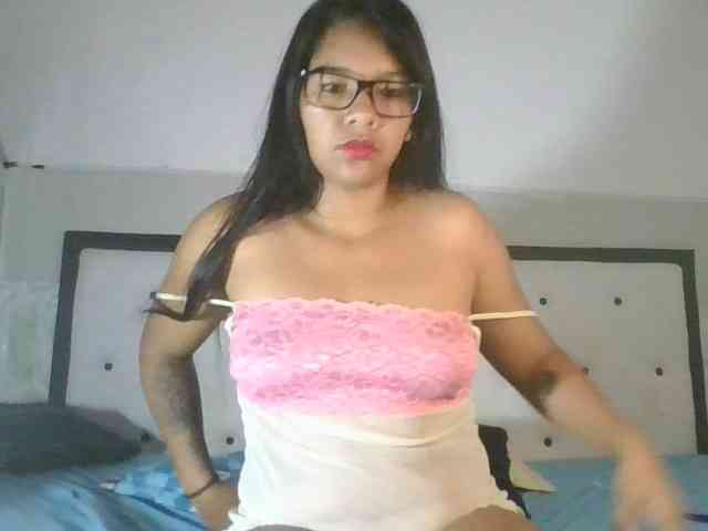 EmelyWhitte webcam