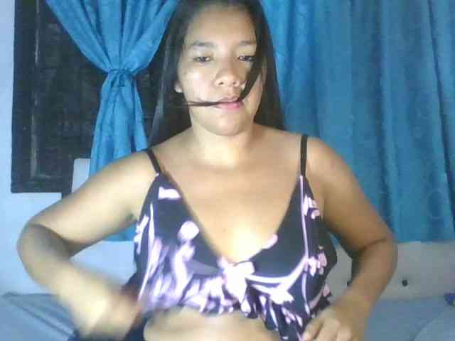 EmelyWhitte webcam