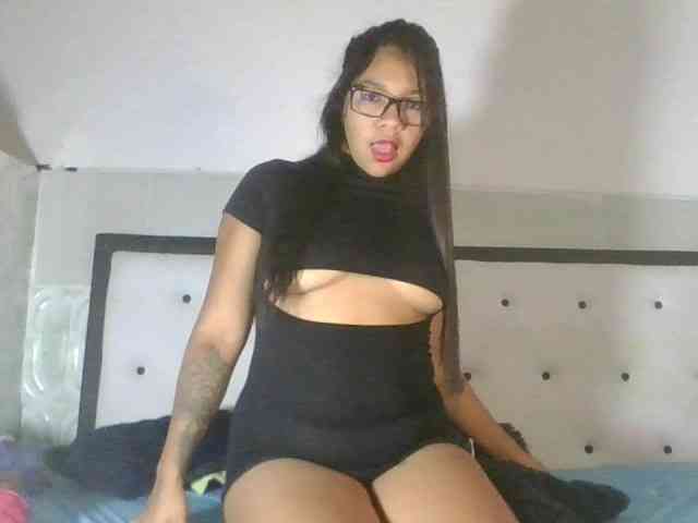 EmelyWhitte webcam