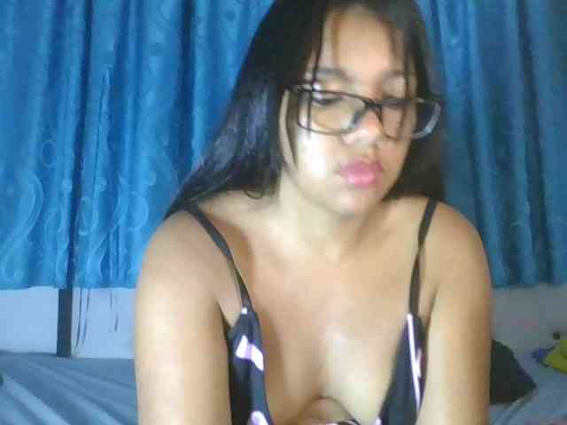 EmelyWhitte webcam